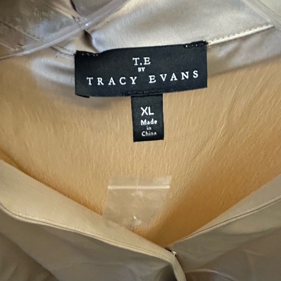 Tracey Evan’s/NWT/ XL/ Women's Cream faux Wrap Top - Picture 8 of 11
